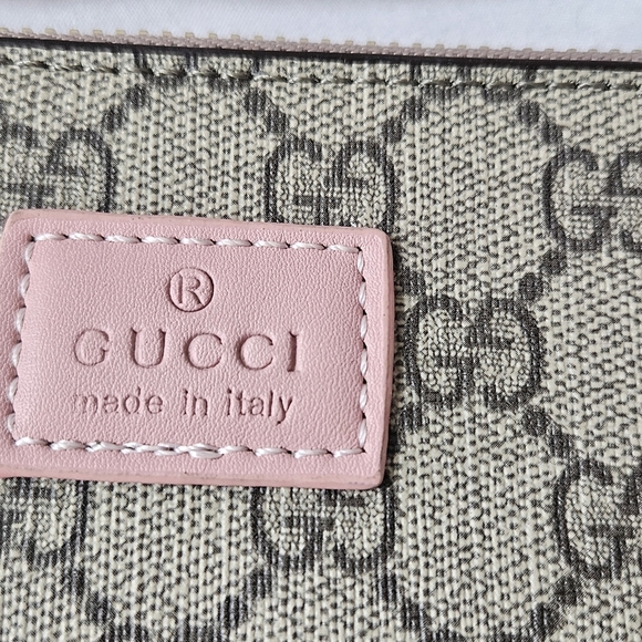 New Gucci GG Supreme Monogram Zip Around Wallet Wristlet Pink Accents - Picture 2 of 5